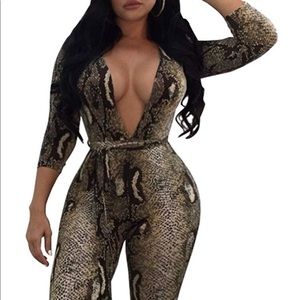 🤑SOLD🤑Women’s V Neck Africa Print Bodysuit